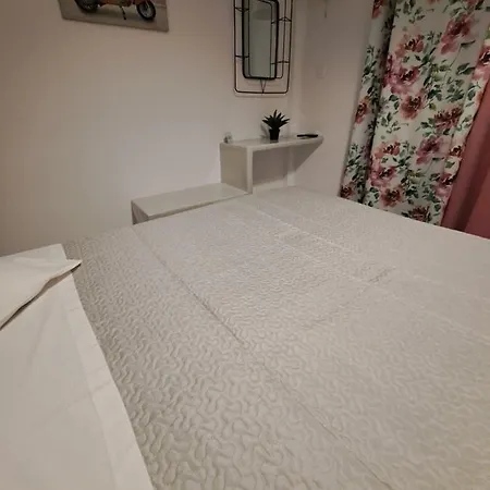 Irineos Appartement *