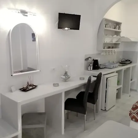Irineos Perissa (Santorini)